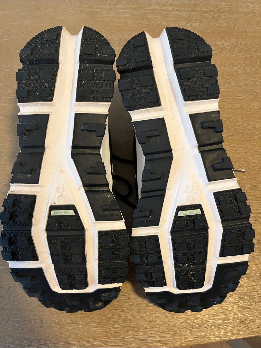 On Cloud Ultra Size 9 Black and White Running Shoes - Picture 6 of 7
